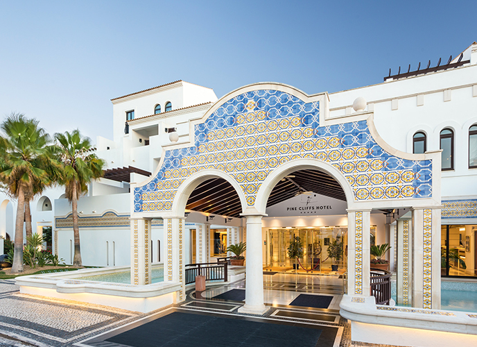 PINE CLIFFS HOTEL